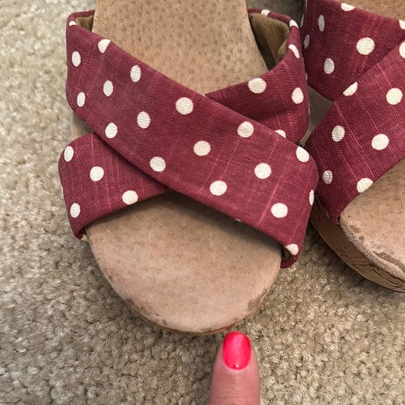 TOMS Women's Burgundy Polka Dot Wedge Cork Sandals 7.5 Open Toe Casual Party - Picture 10 of 10